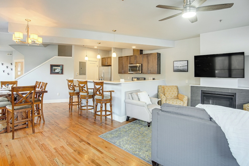 One-of-a-kind Riverside Condo in Downtown Salida
