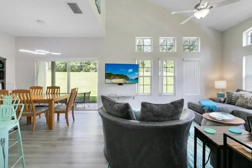 Gorgeous 4 Bed Home In Gated Community! 4 Bedroom Villa by RedAwning