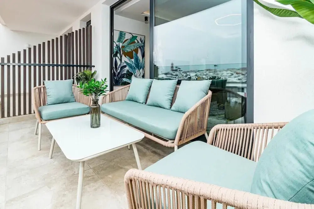 Inf2.5e- Tastefully Furnished Flat, Estepona Cente