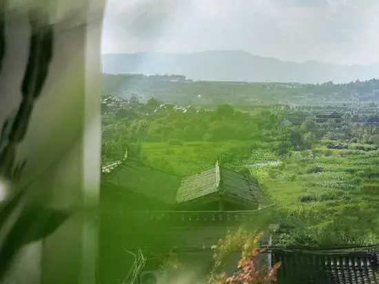 Tengchong Yishan Banshe Hot Spring Landscape Inn