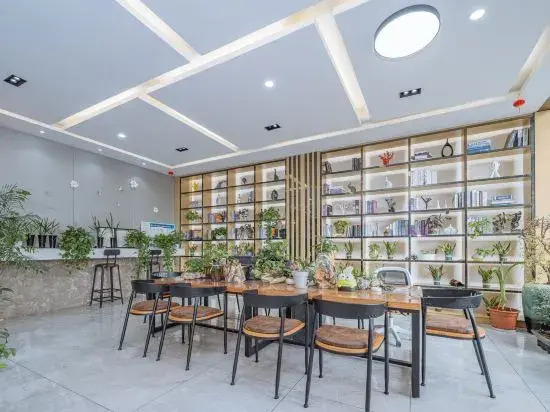 VX Hotel (Nanjing South Railway Station Daming Road Subway Station)