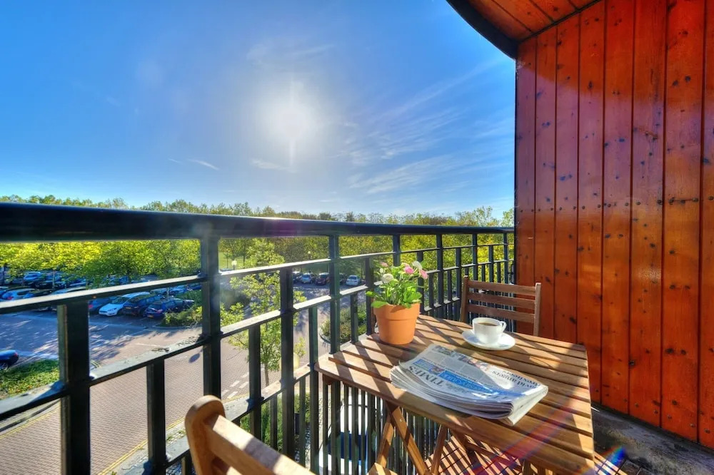 Xscape View Apartment With Balcony
