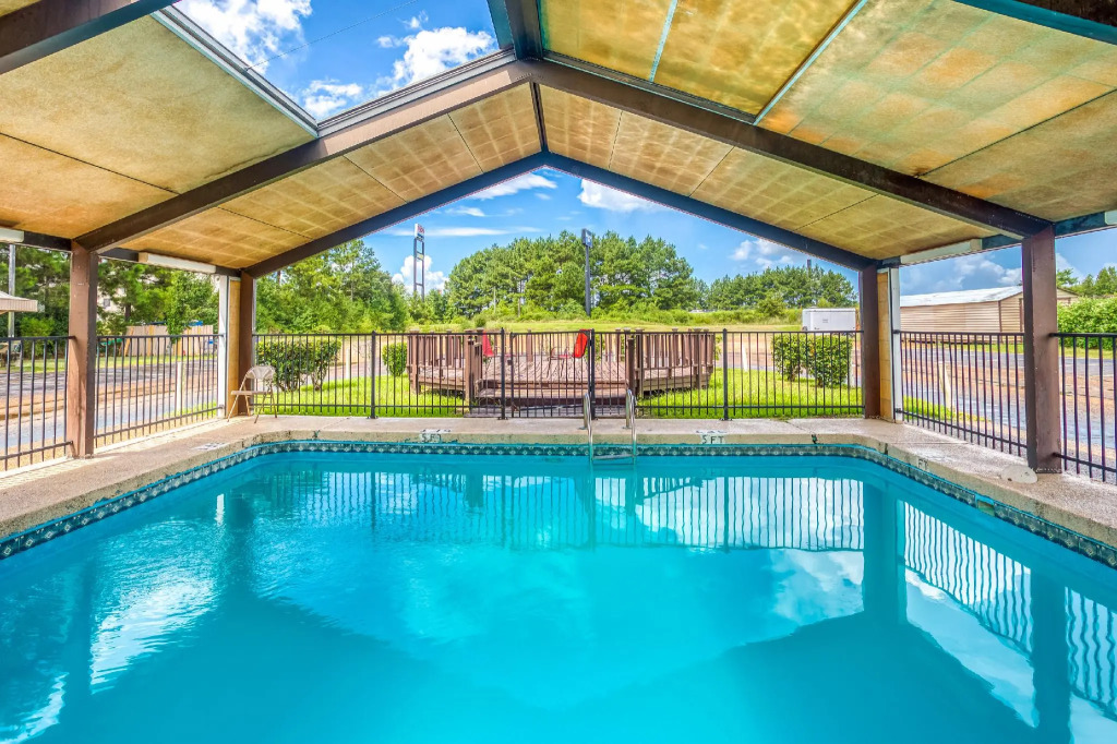 Rodeway Inn & Suites Brookhaven