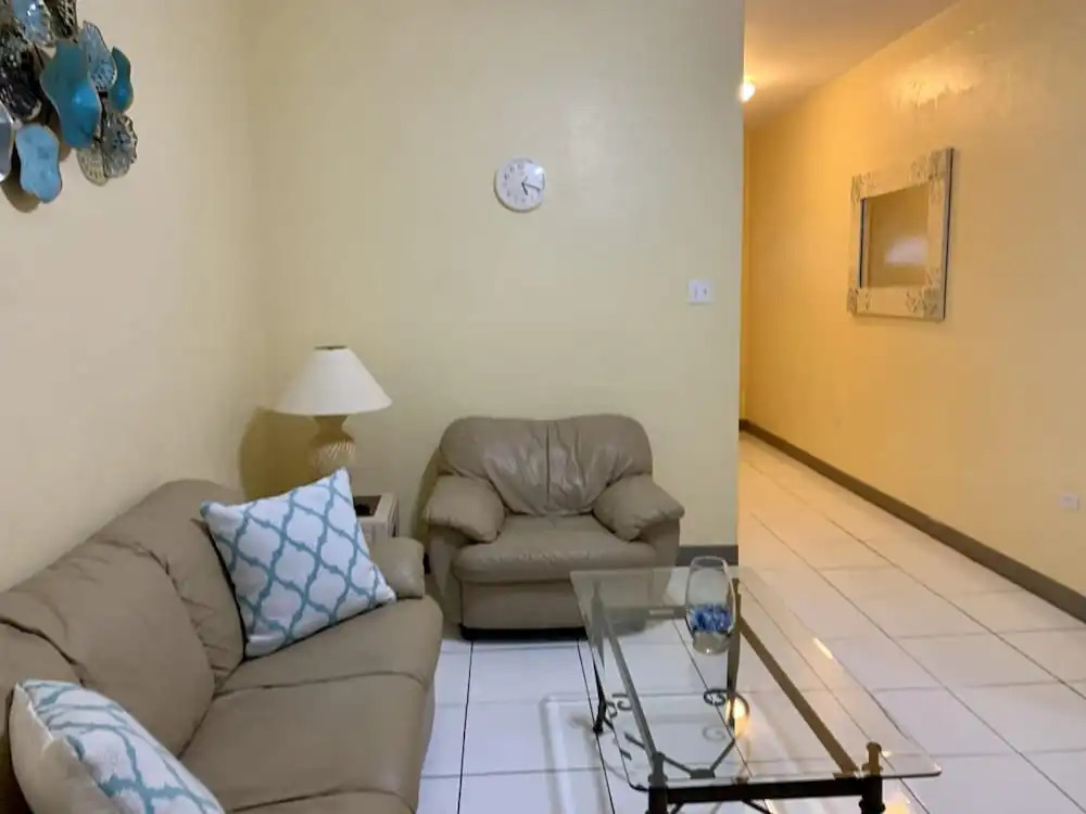 3 Apartments Steps to Beach Free Breakfast
