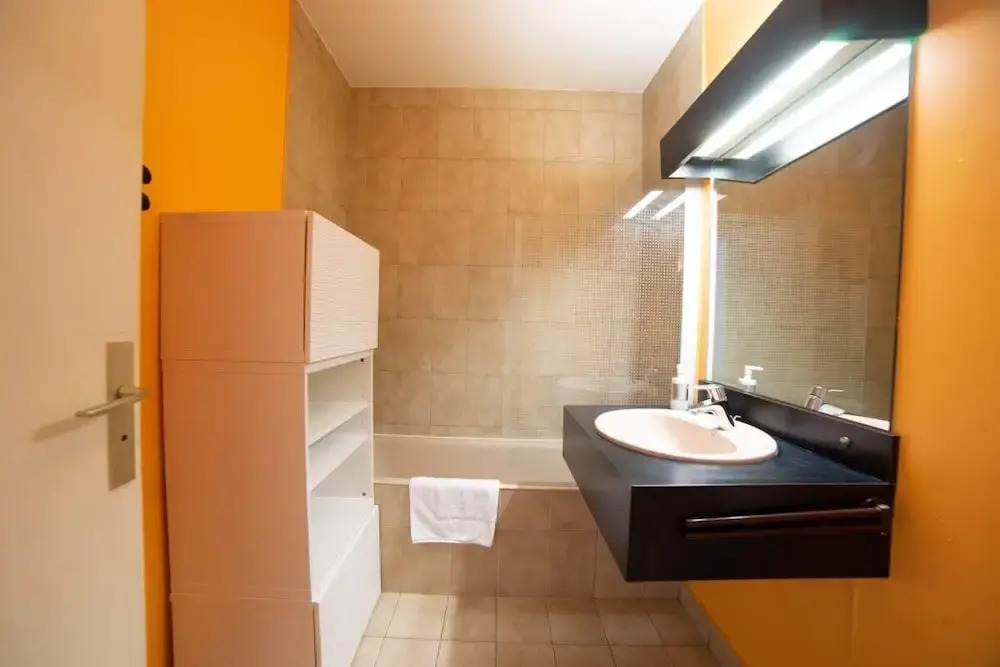 Revon Private Apartment Downtown