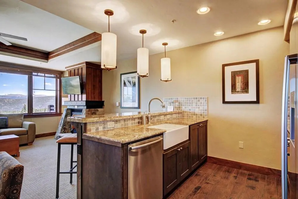 Slopeside  At Base Of Peak 8, Sleeps 6! 1 Bedroom Condo by RedAwning