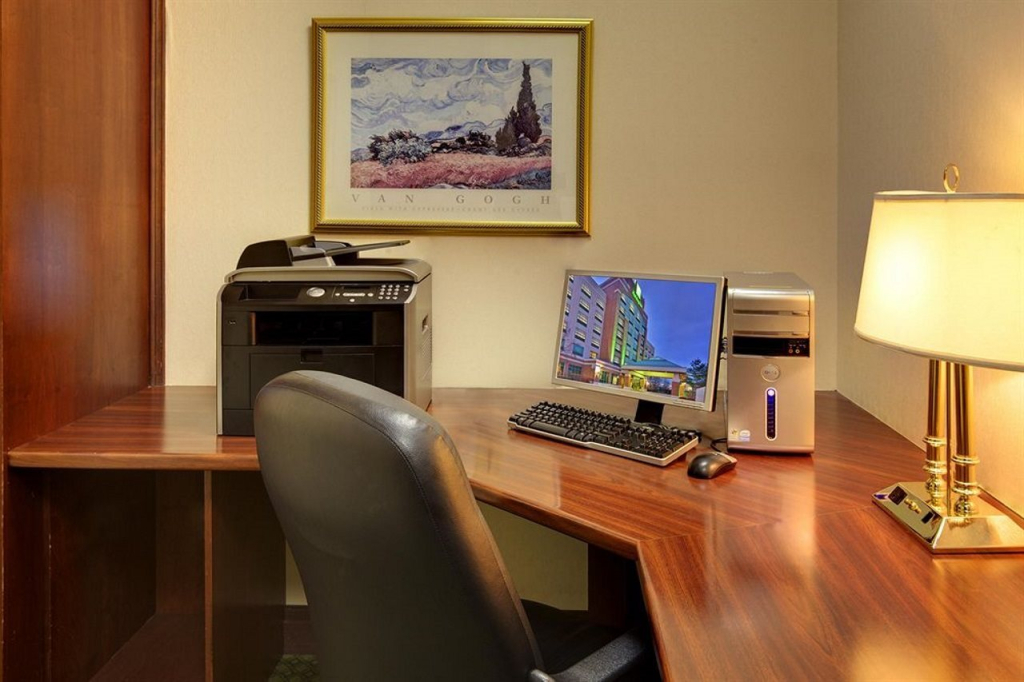 Holiday Inn & Suites Oakville at Bronte by IHG