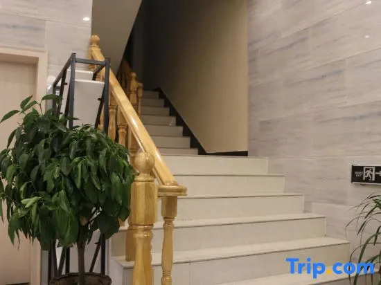 Yingshang Lushangke Hotel