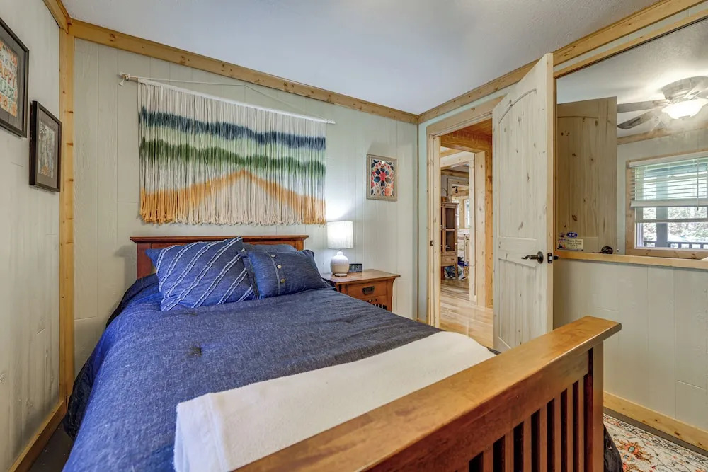 Quaint Mountain Charm! Robbinsville Hideaway