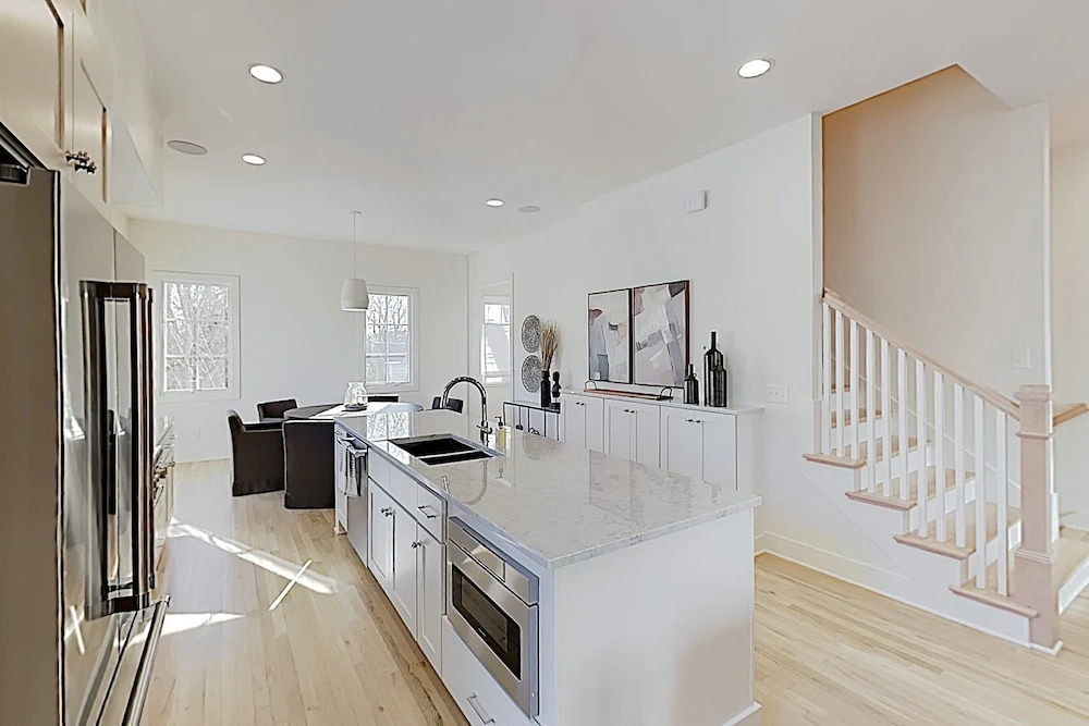 New Listing! Stylish All-suite End Unit W/ Garage 3 Bedroom Townhouse