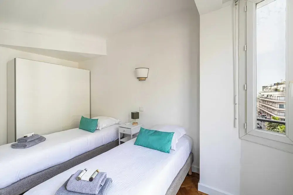 Elegance and Refinement With A/C - Cannes