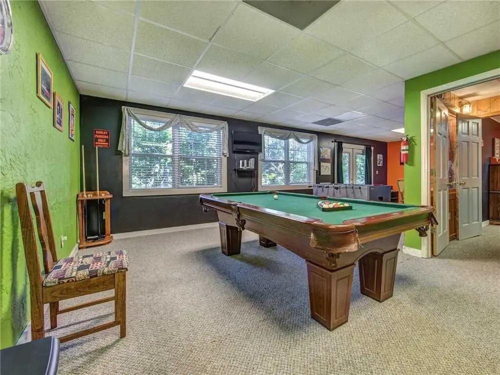 Peanuts Hideaway, 3 Bedrooms, Hot Tub, Fire Pit, Sleeps 10