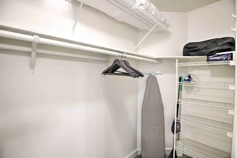 Sleek Phoenix Condo: Walk to Biltmore Fashion Park