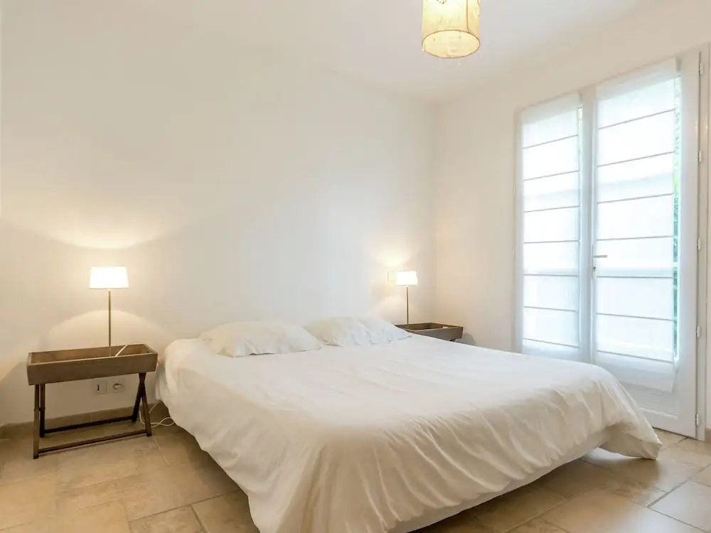 Luxury Apartment for six People in Residence in the Heart of Provence