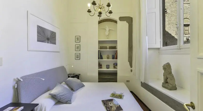 Porta Rossa Suite Halldis Apartments