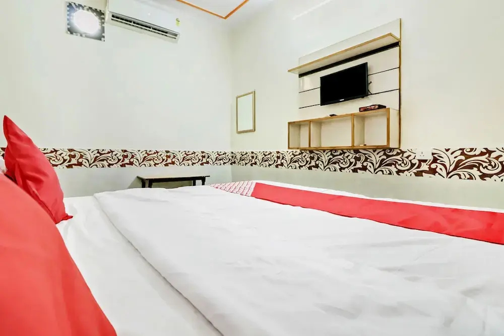 Shri Govind Dham by OYO Rooms
