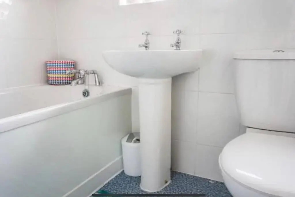 4 Bedroom House Coventry Hosted By SnoozeNow