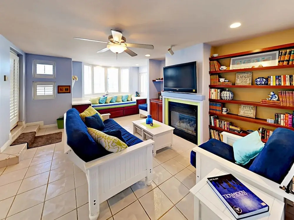 918 N The Strand Home 3 Bedrooms 3 Bathrooms Home
