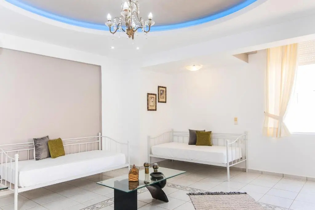 Yiannis Manos Hotel Resort