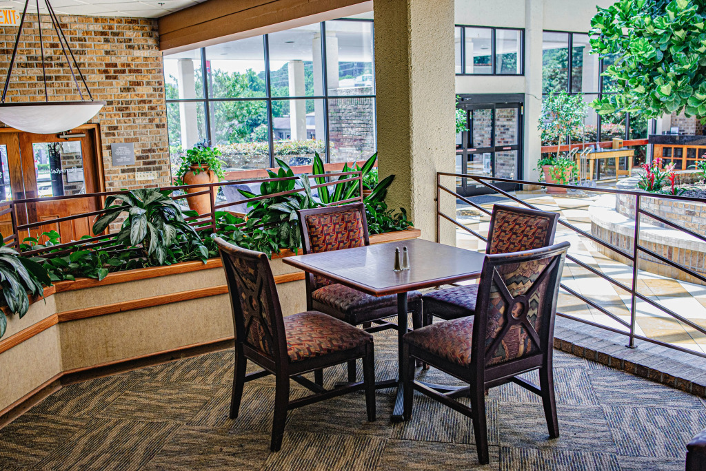 DoubleTree by Hilton Hotel Oak Ridge - Knoxville