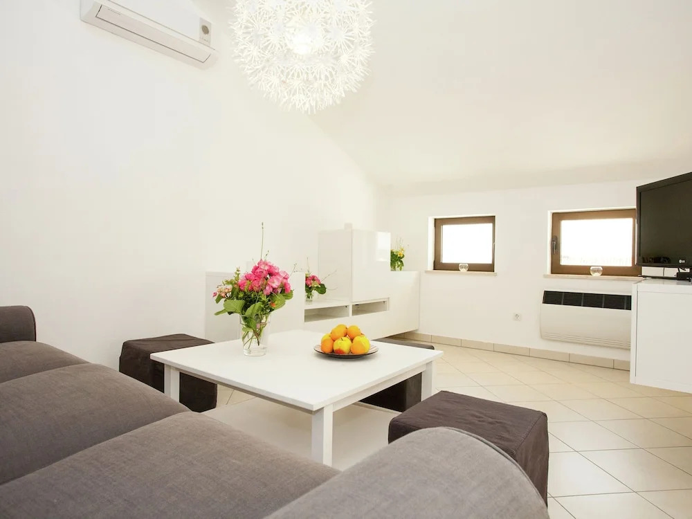 Modern Apartment with Balcony 250 Meters From the Beach And 300 M Krk Town Center