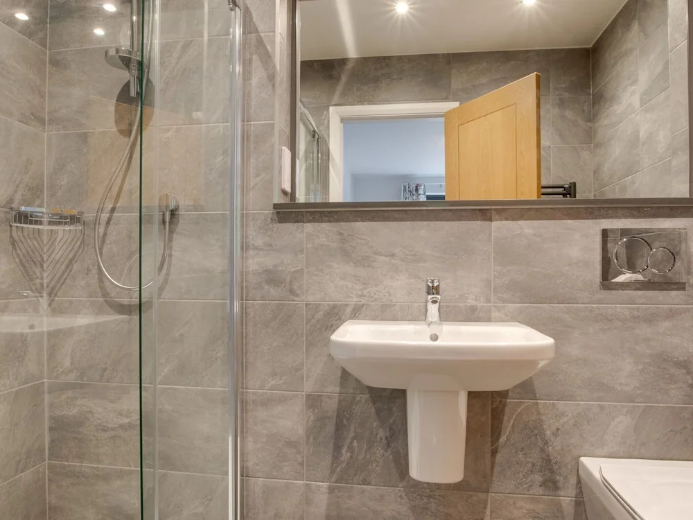 Luxurious Holiday Home With Private Garden at Chapel Stile
