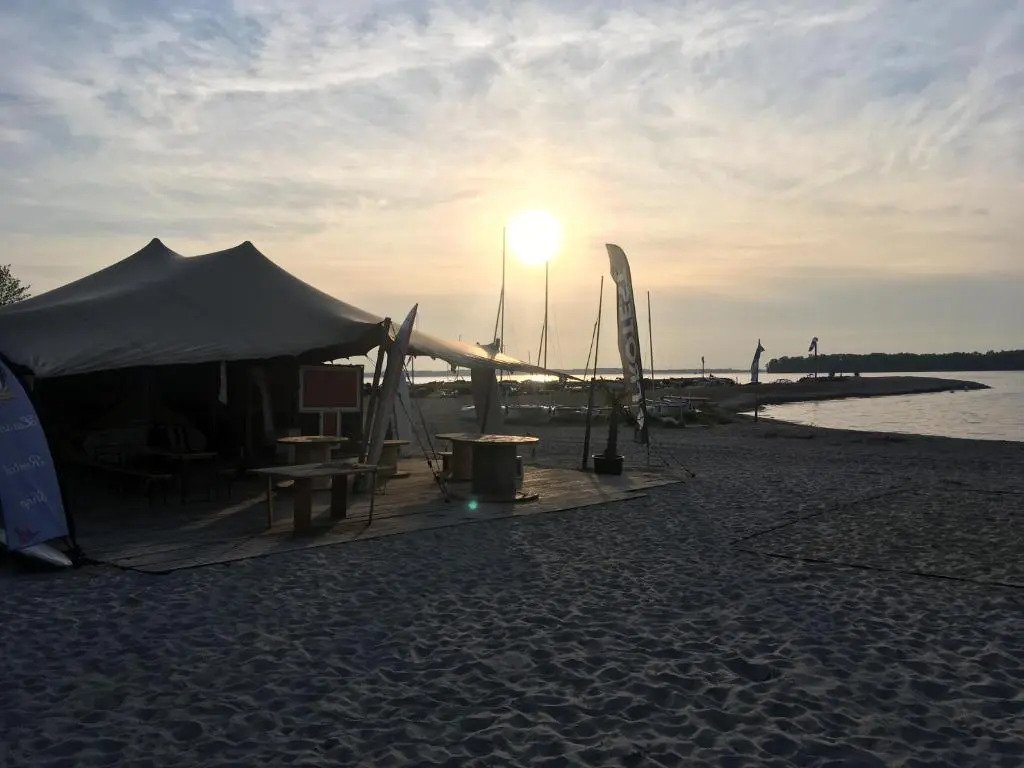 Fraai Tiny House aan het veluwemeer met uitzicht & veranda
