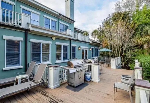 20 & 21 Ocean Green Drive by RedAwning