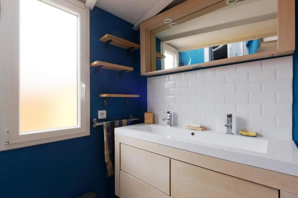 Air-conditioned duplex apartment with furnished terrace in the city center