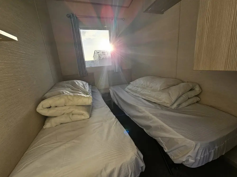 2 Bed Caravan Leanne Centeal Heated