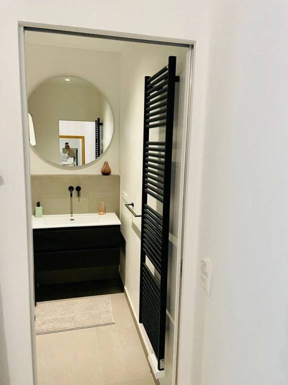 Large 1 bedroom -Center terrace parking