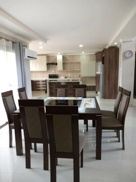 4 Bedrooms Exclusive Apartment in Jesmondin