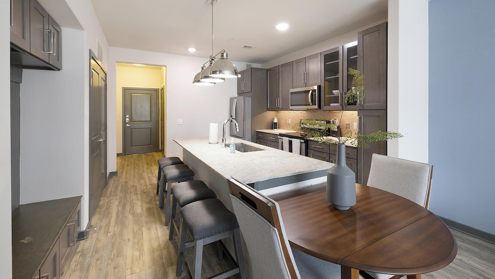 Landing Apartments Fort Worth near Cultural District