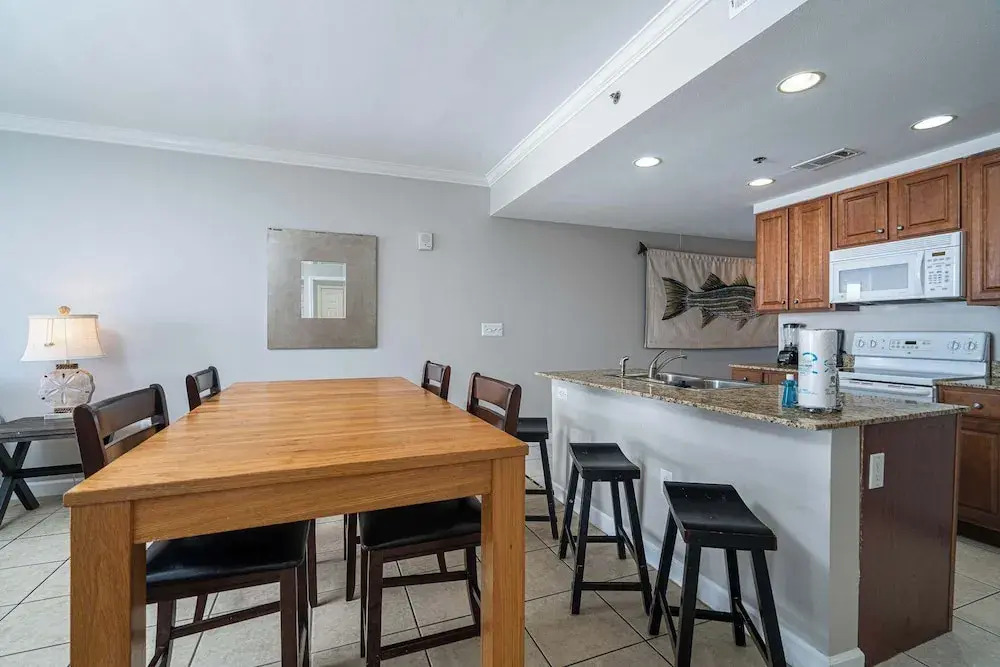 Beachfront Haven 2 BDR Kid-friendly Resort!