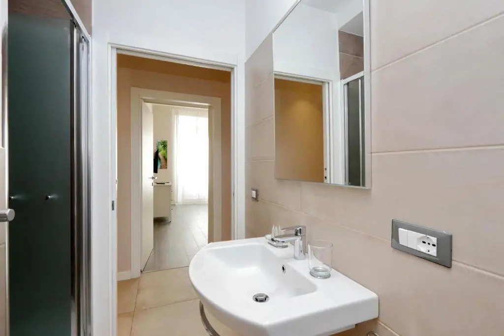 Vatican Museum Bright Apartment up to 9 people