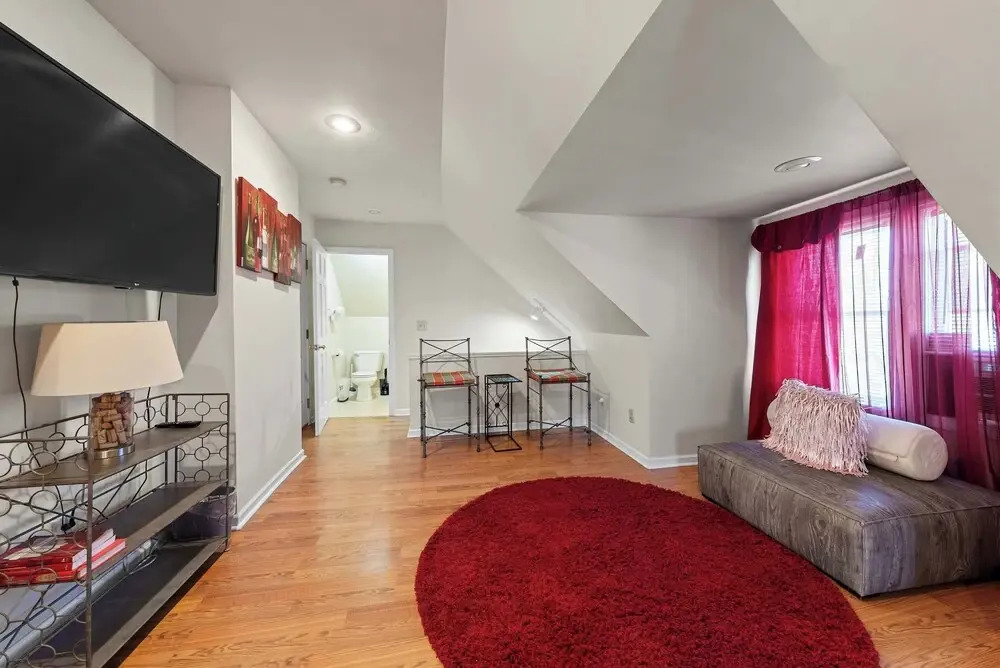 Summit Scholars Suites For 12!