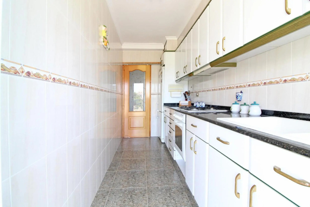 Global Properties, Apartamento con terraza y piscina a un paso de la playa