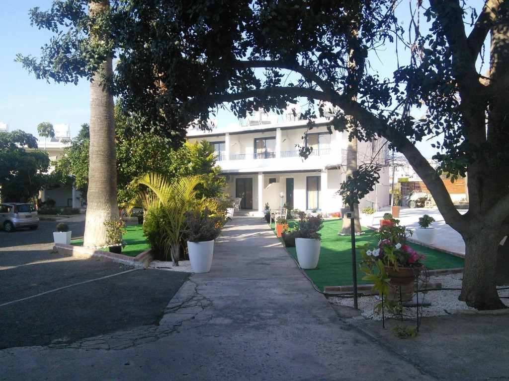 Zoes Court