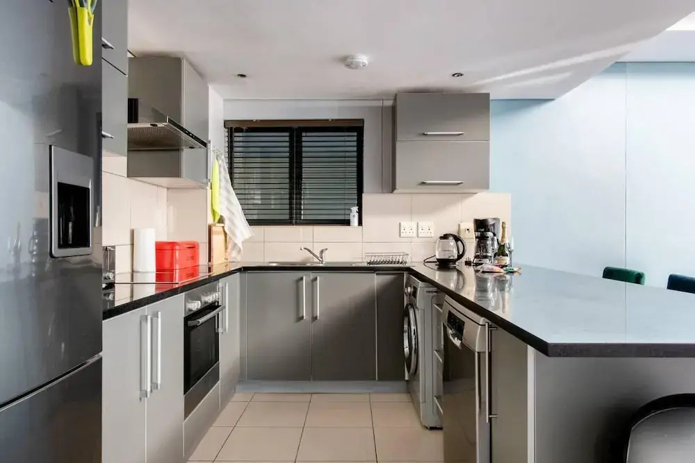 3-bed, Sleeps 6, Free Parking