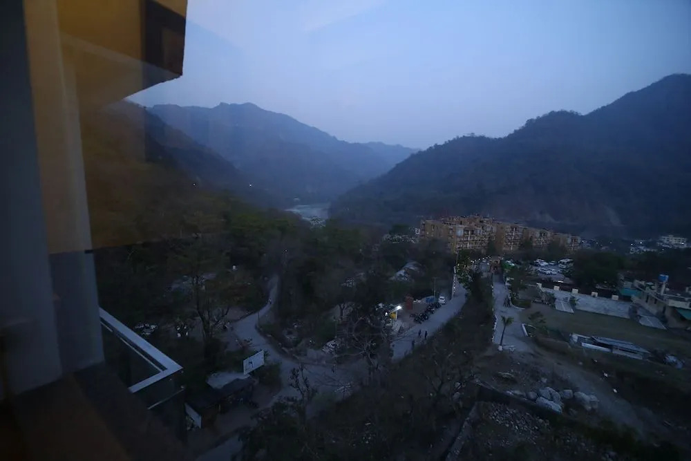 OYO 9711 Hotel Marc Blu