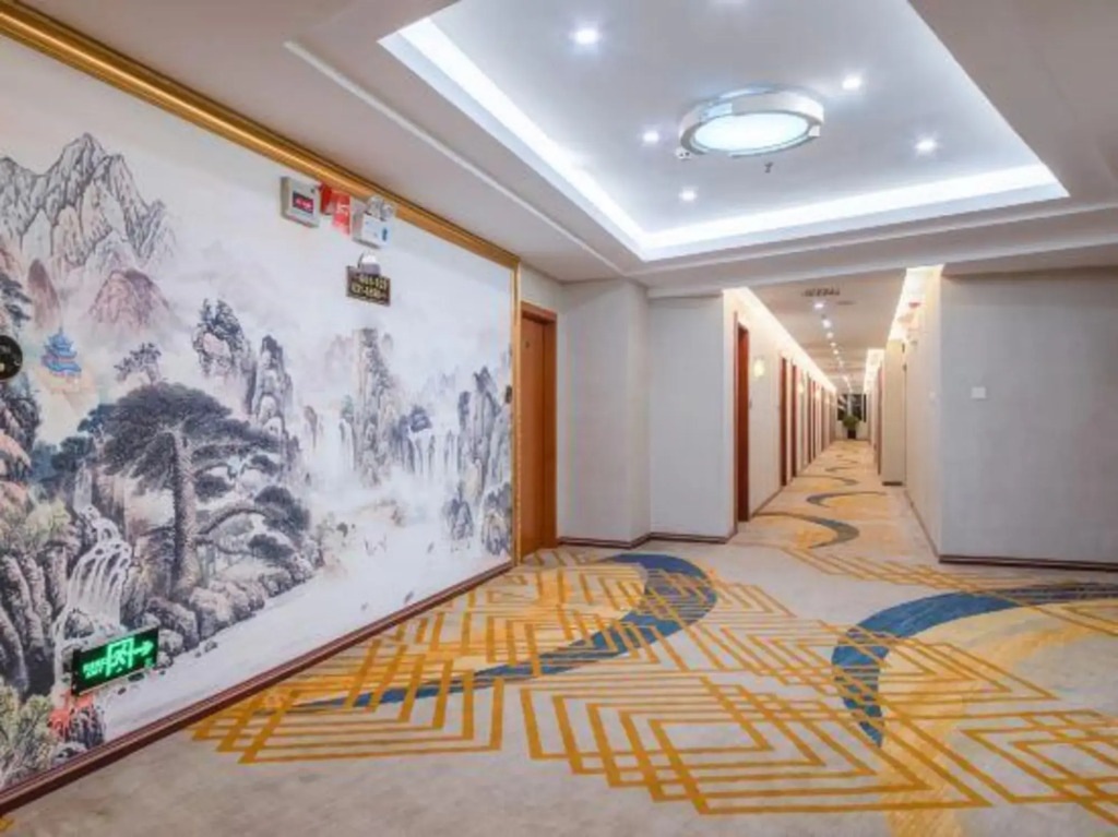 Hengyi Hotel (Railway Station Store of Dashu Camp, Renmin East Road, Kunming)