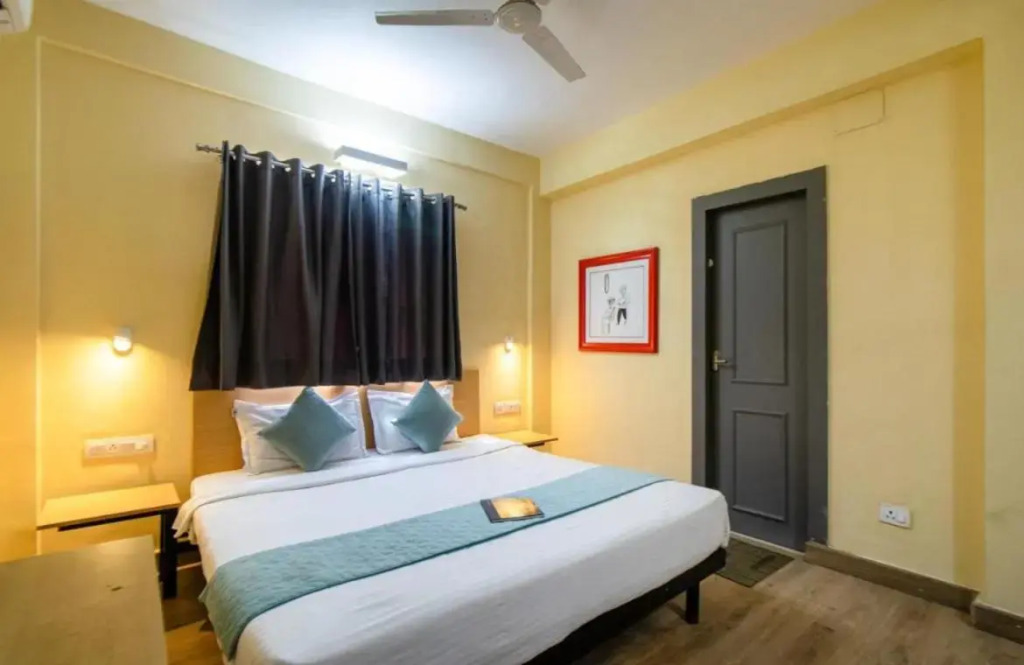 The Little Pink Homestay Near Taj Mahal