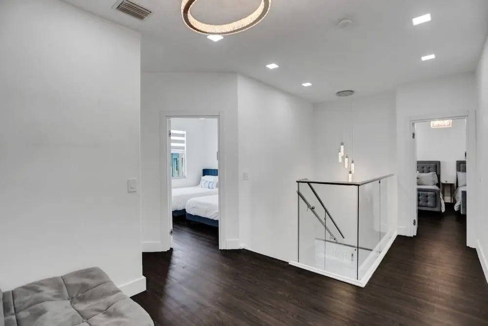 4 Br Designer Home Next To Shul And Community Pool 4 Bedroom Villa