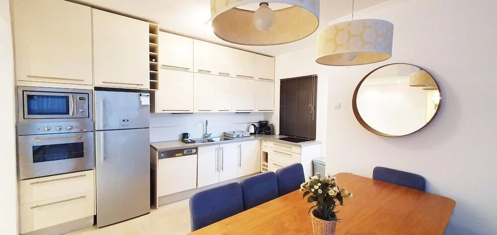 Charming 3 Bdr Apt 2 Min From Beach Tl51