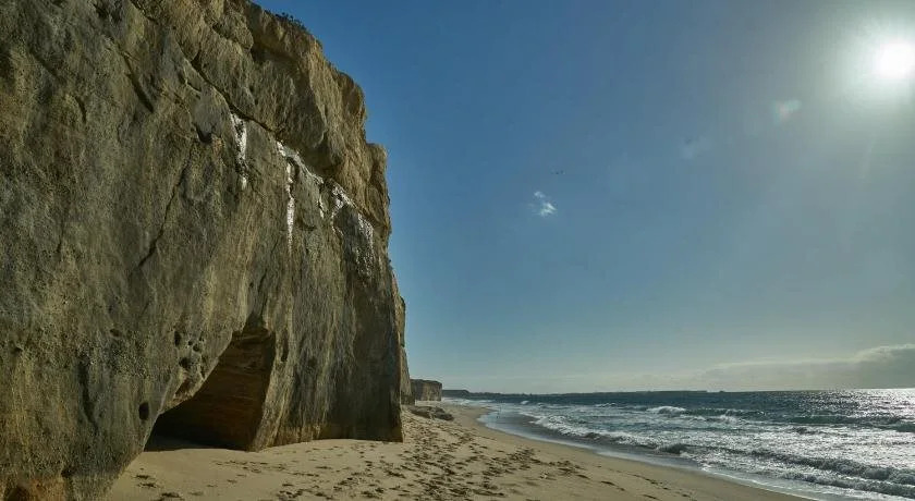 Torel Cliff Surf & Golf