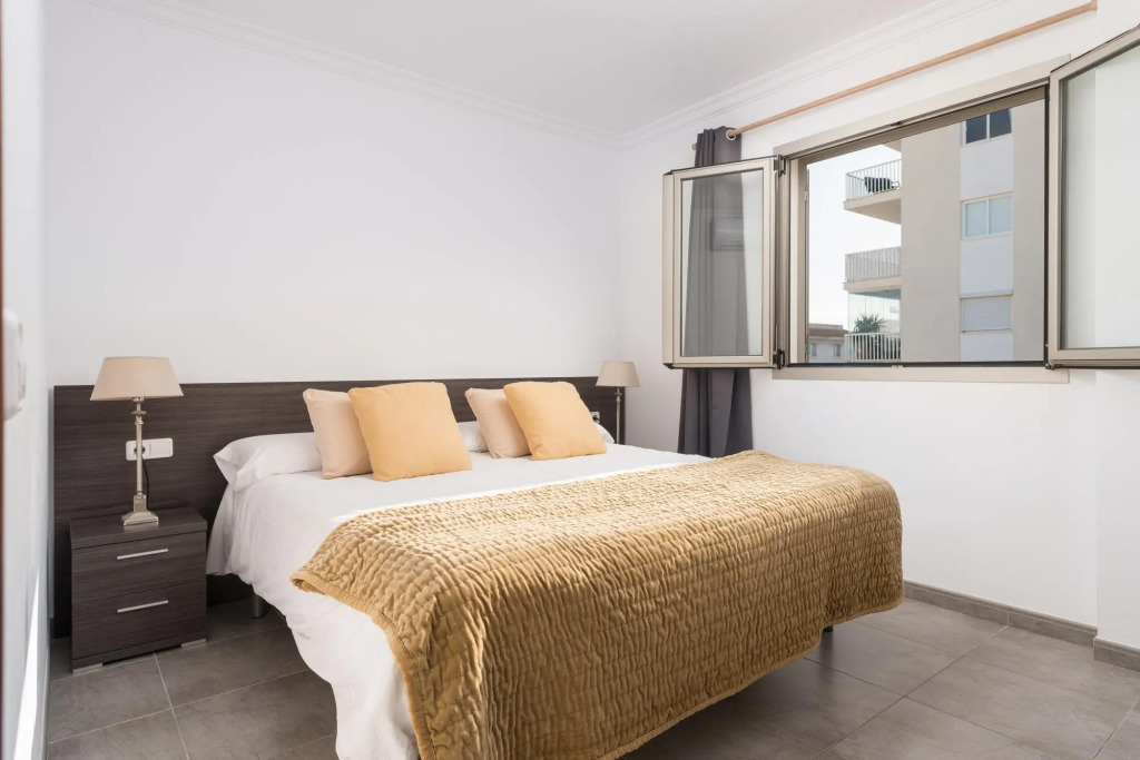 CASTELLO PLATJA - Beautiful apartment with sea views and only 100 metres away from the beach in Can Picafort. Free WiFi