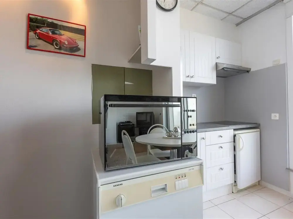 Apartment on Zeedijk With Sea Views