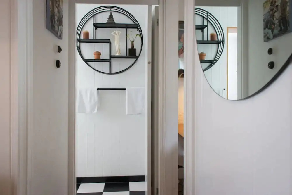 Stylish 2 Bed Art Deco Apartment