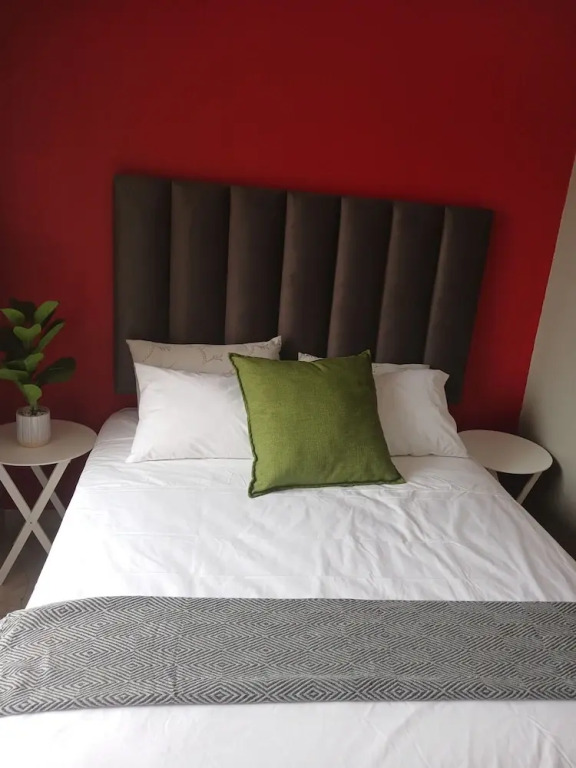 Rustenburg Cozy Apartment With Private Entrance & BBQ
