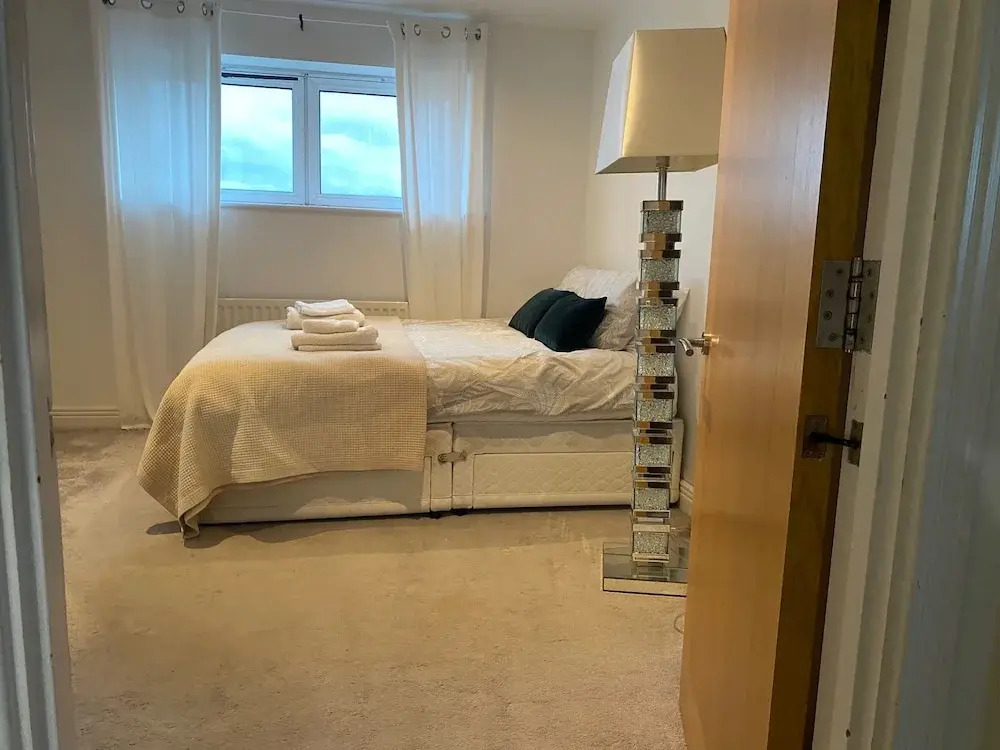 London Riverside Apartment-2 Bed-freep-balcony